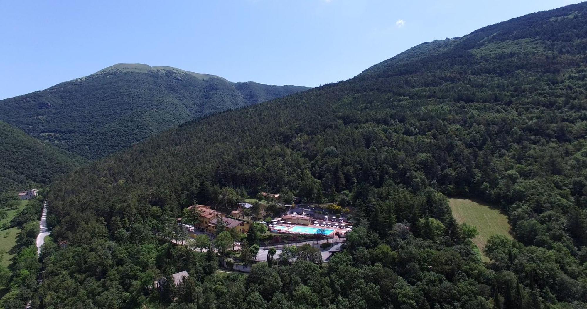 Hotel Pineta Ristorante Country House In Fabriano Campodonico  Luaran gambar