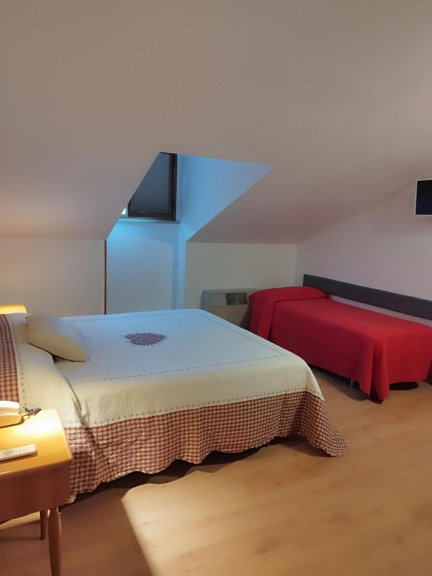 Hotel Pineta Ristorante Country House In Fabriano Campodonico  Luaran gambar