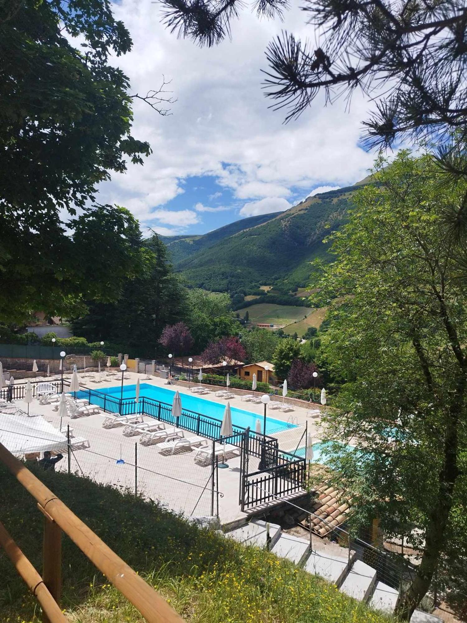 Hotel Pineta Ristorante Country House In Fabriano Campodonico  Luaran gambar