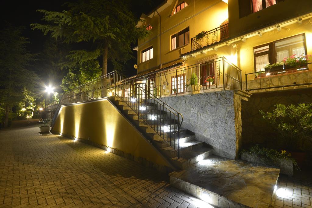 Hotel Pineta Ristorante Country House In Fabriano Campodonico  Luaran gambar