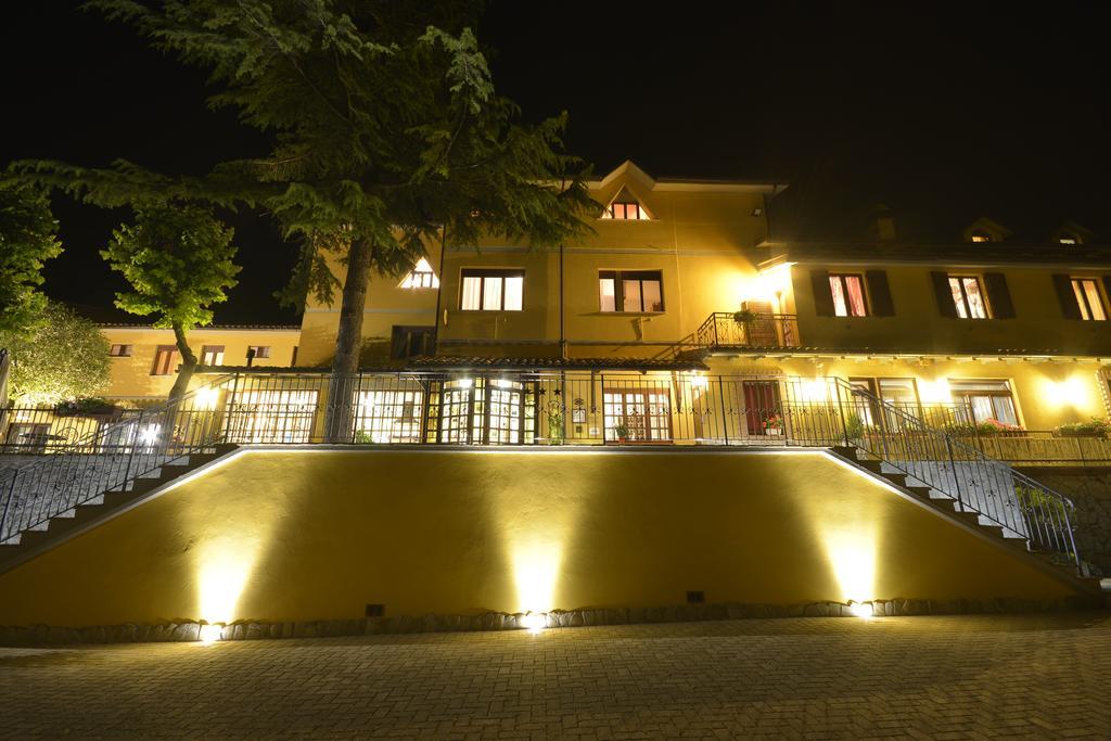 Hotel Pineta Ristorante Country House In Fabriano Campodonico  Luaran gambar