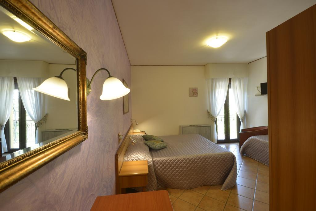 Hotel Pineta Ristorante Country House In Fabriano Campodonico  Luaran gambar