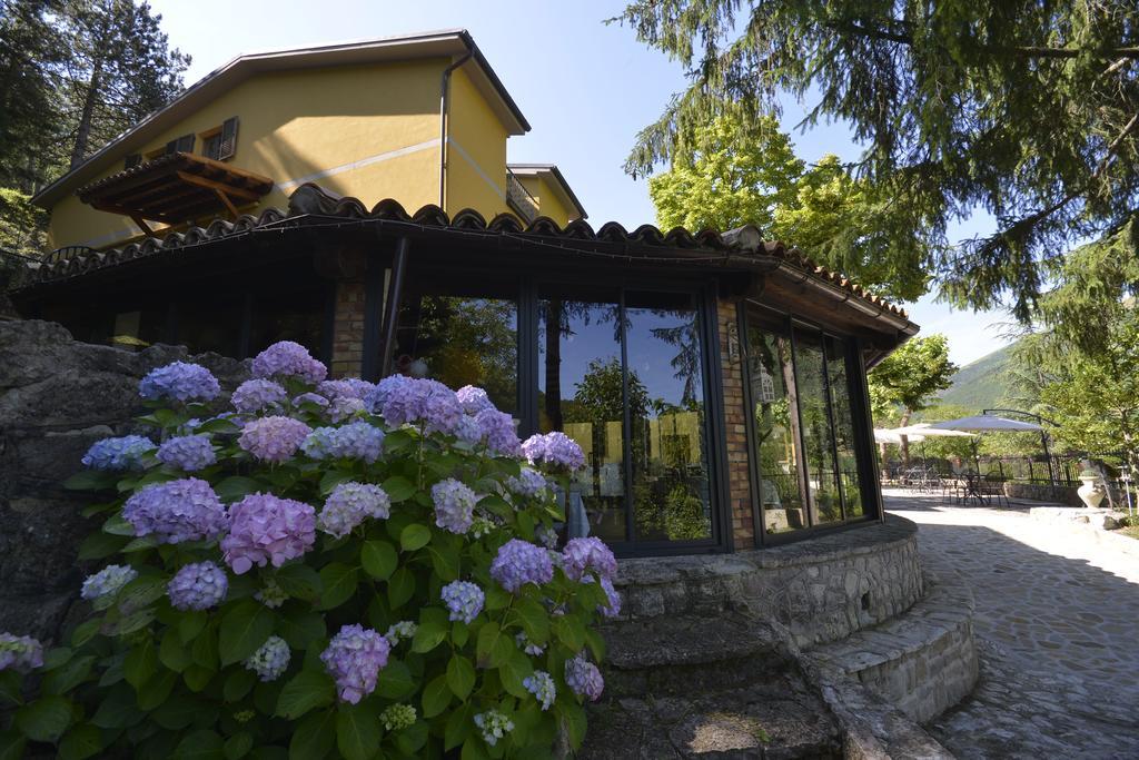 Hotel Pineta Ristorante Country House In Fabriano Campodonico  Luaran gambar
