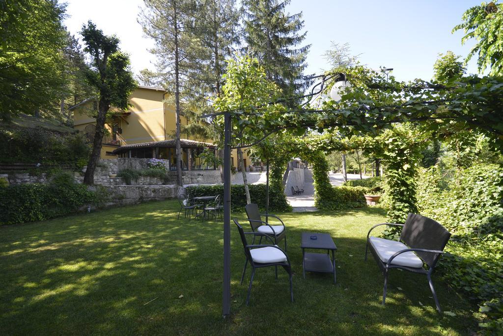 Hotel Pineta Ristorante Country House In Fabriano Campodonico  Luaran gambar
