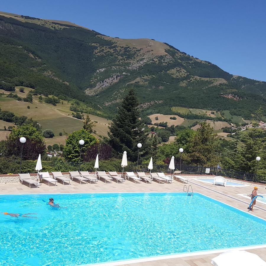 Hotel Pineta Ristorante Country House In Fabriano Campodonico  Luaran gambar